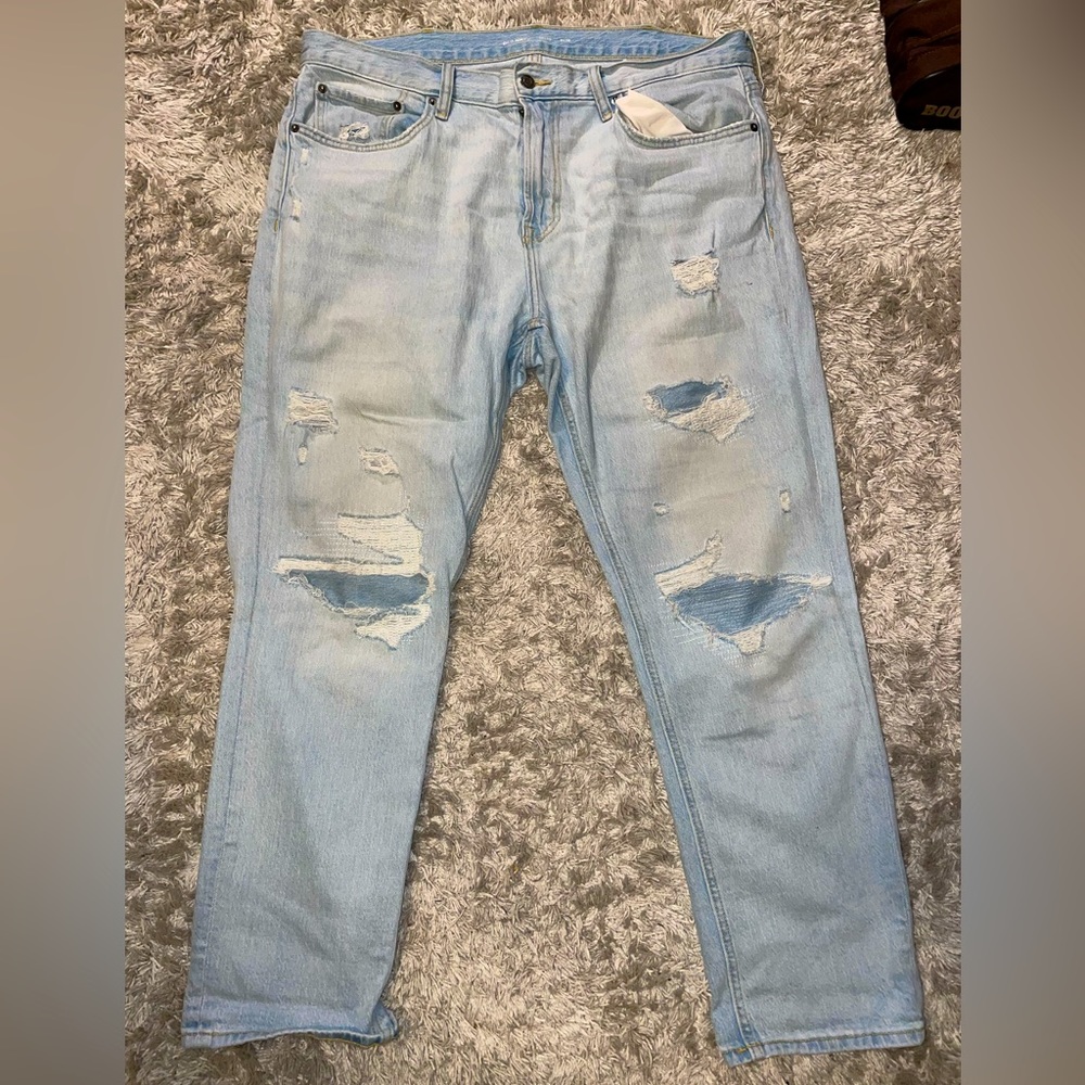 Men’s Lightwash Ripped Jeans